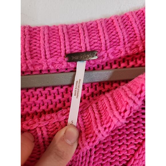 FREE PEOPLE CHUNKY Hot Pink CABLE KNIT SWEATER IN SMALL Round Neck Oversized - Picture 4 of 5